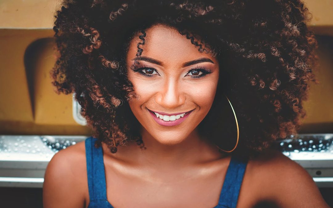 The Science Behind Dermaplaning For Dull Skin (And Why It Works)