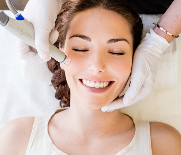 What Skin Concerns Can A Hydrating Facial With LED Light Improve?