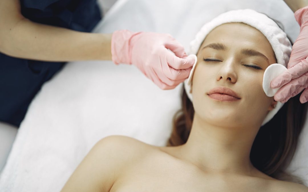 Can A Smooth Skin Facial Shave Help With Uneven Makeup Application?