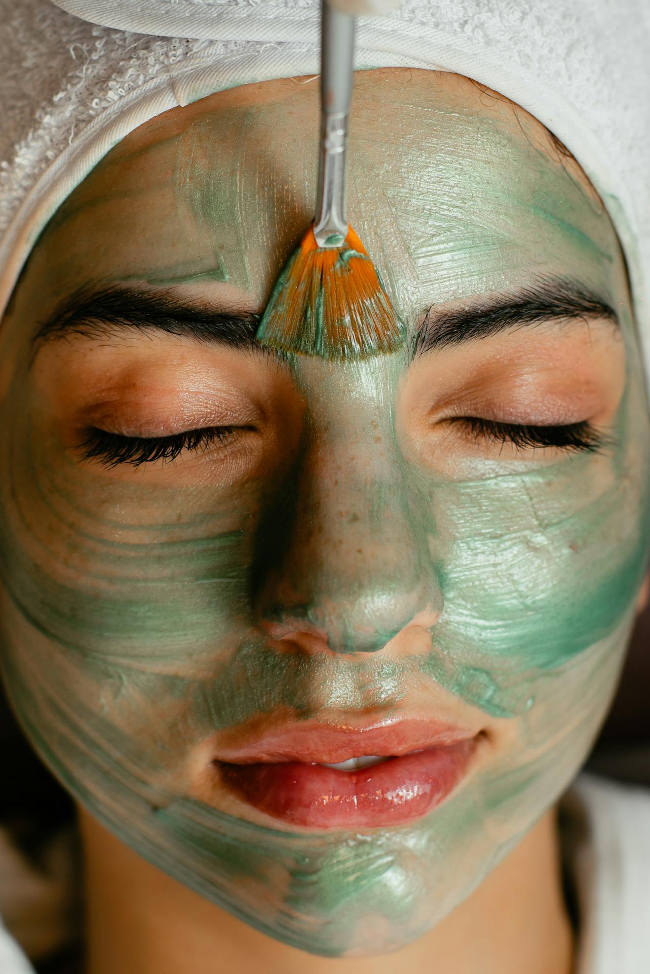 Dermaplaning & Professional Exfoliation Dermaplaning & Professional Exfoliation